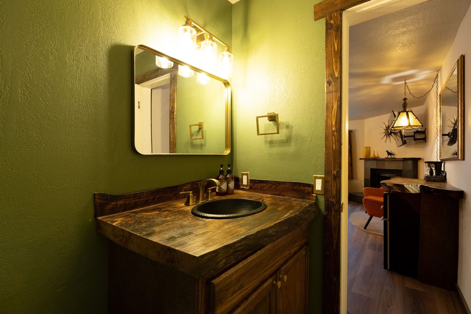 Hammered green sink bath